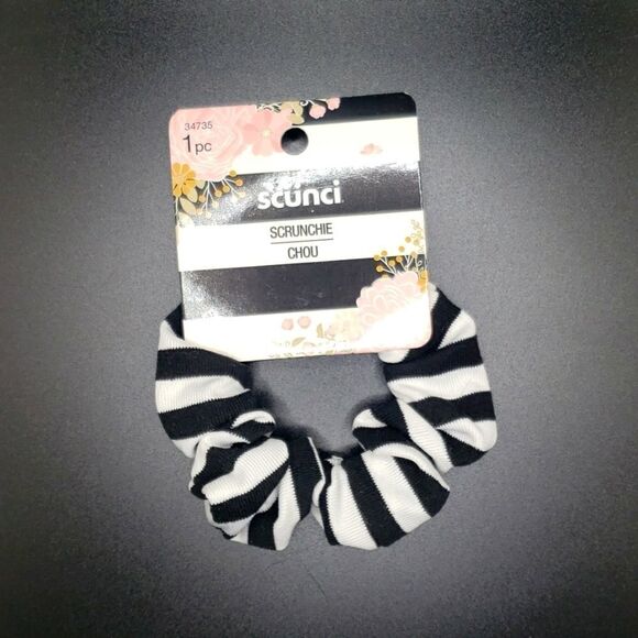Black and white stripped scrunchie by Scunci - Picture 1 of 1